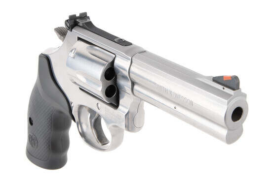 Smith & Wesson Model 686 Stainless .357 Magnum revolver with 6-shot cylinder